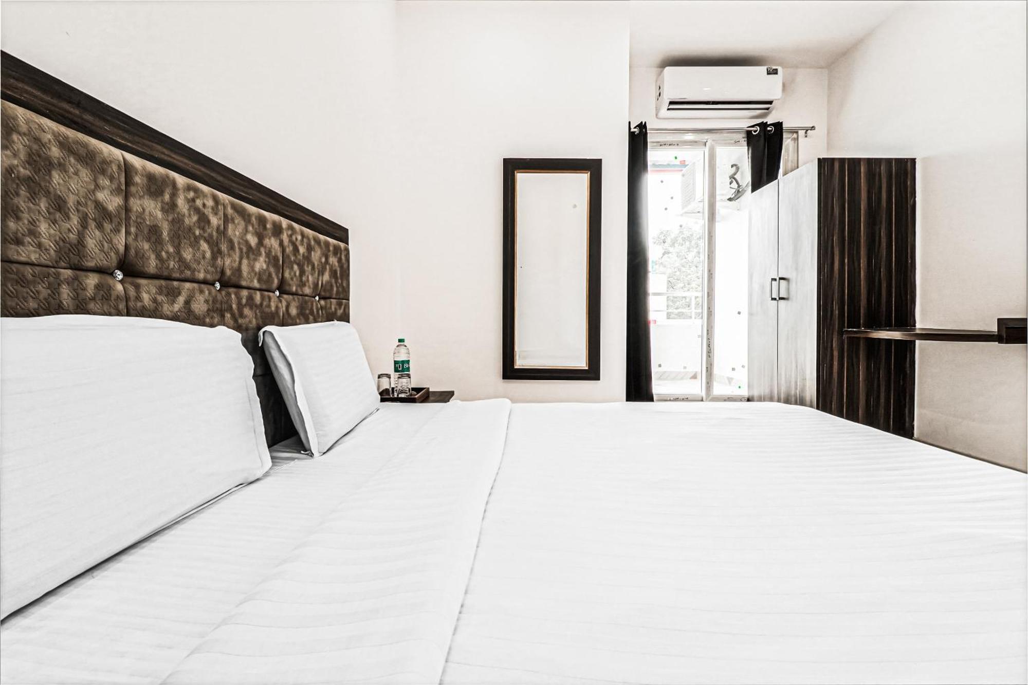 Collection O Oak Wood Inn Rājpur Esterno foto